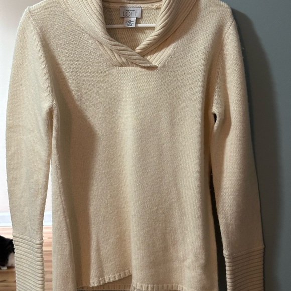 LOFT Women's Cream Sweater - Picture 1 of 3